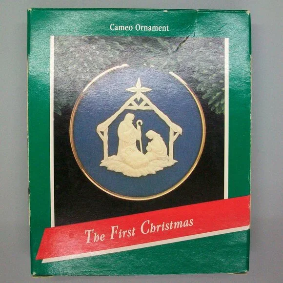 Hallmark Keepsake Cameo Ornament 1989 The First Christmas - Picture 3 of 4